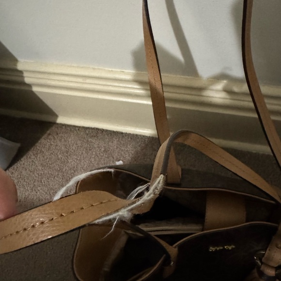 CALVIN KLEIN PURSE 
LARGE SIZE - Picture 5 of 5